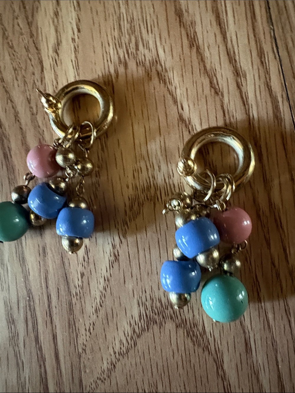VINTAGE GRADUATED MULTICOLORED BEADED 18-21" NECKLACE AND 2" EARRING SET - Picture 7 of 8